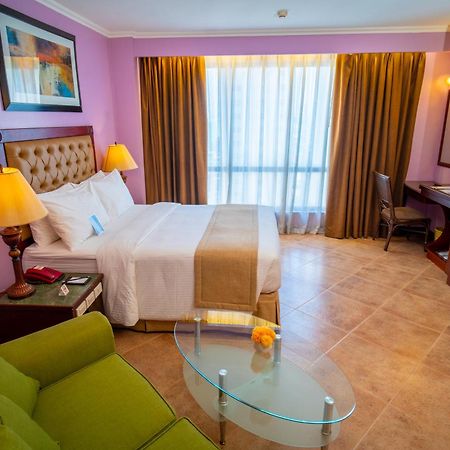 Royal Bellagio Hotel Makati City Екстериор снимка