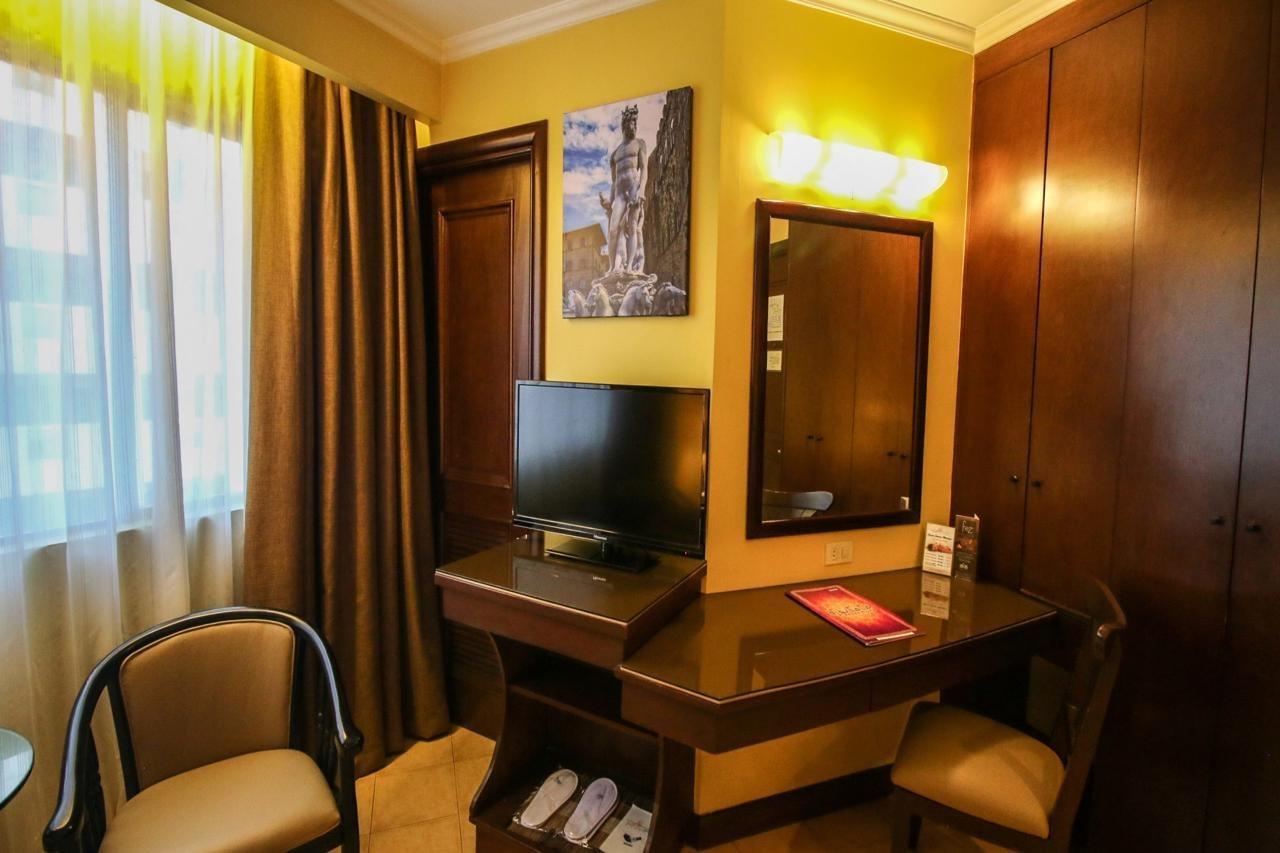 Royal Bellagio Hotel Makati City Екстериор снимка