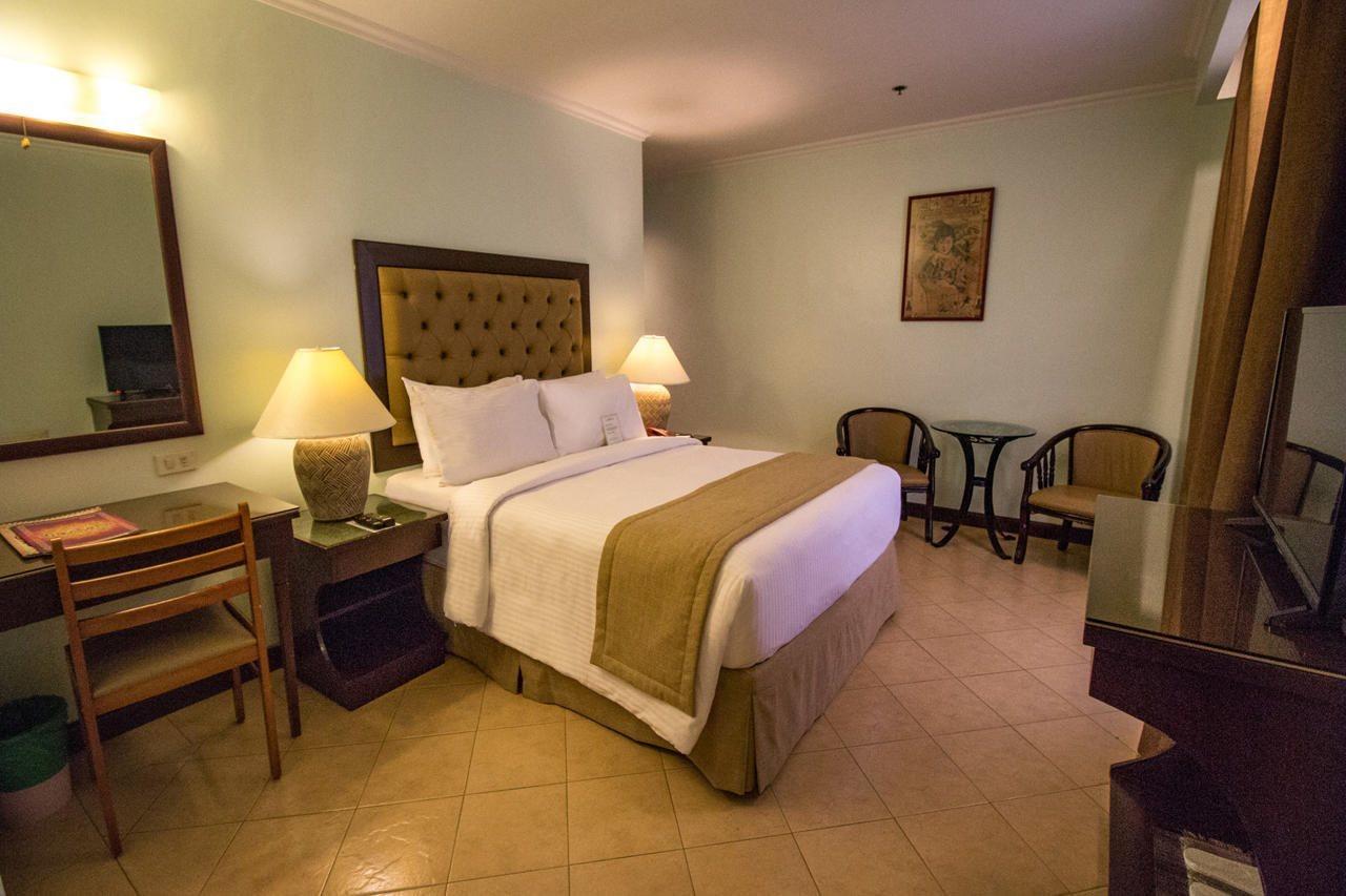 Royal Bellagio Hotel Makati City Екстериор снимка