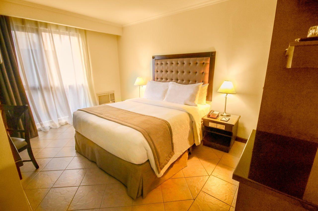 Royal Bellagio Hotel Makati City Екстериор снимка