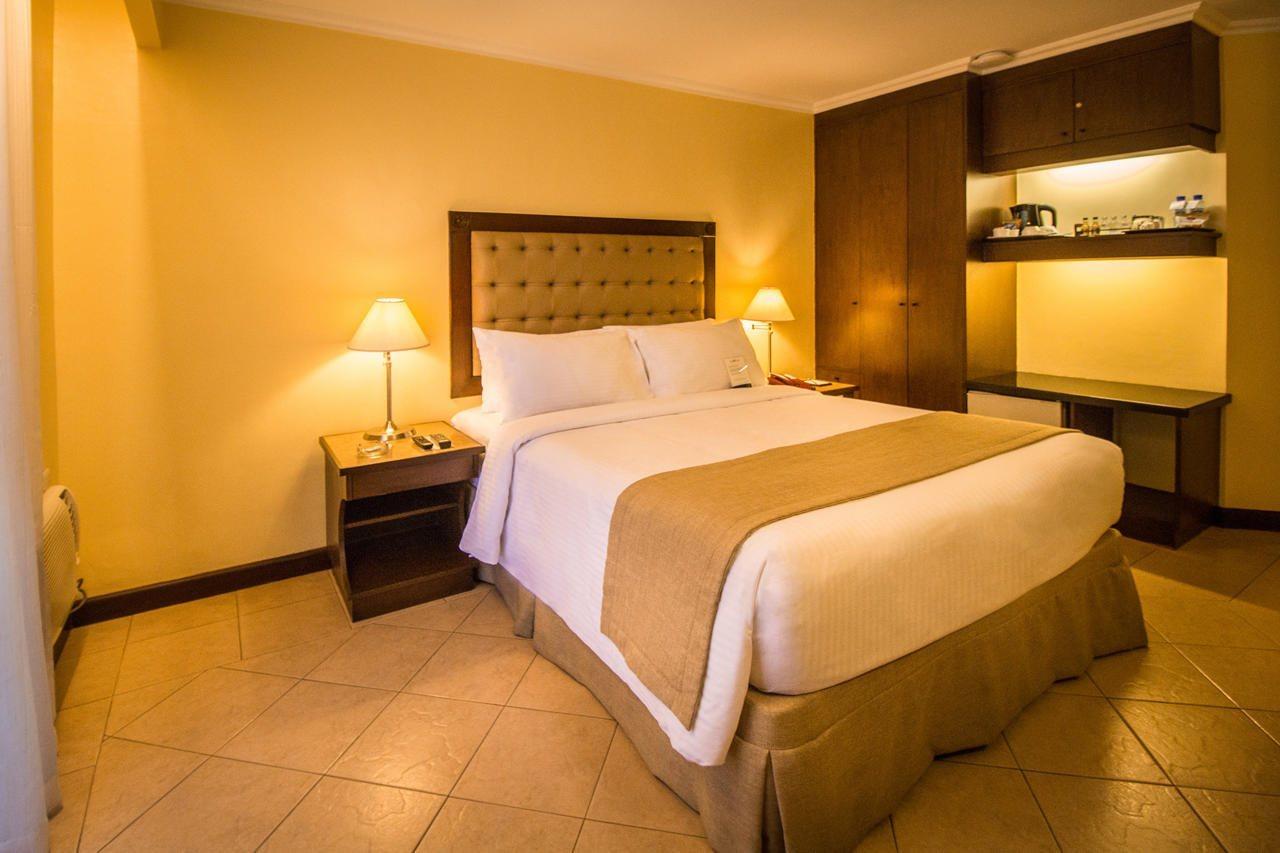 Royal Bellagio Hotel Makati City Екстериор снимка