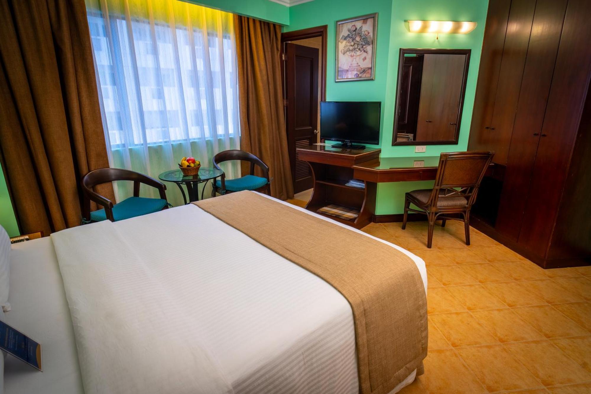 Royal Bellagio Hotel Makati City Екстериор снимка