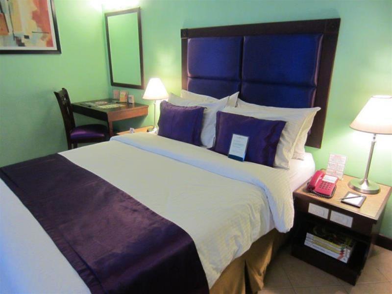 Royal Bellagio Hotel Makati City Екстериор снимка