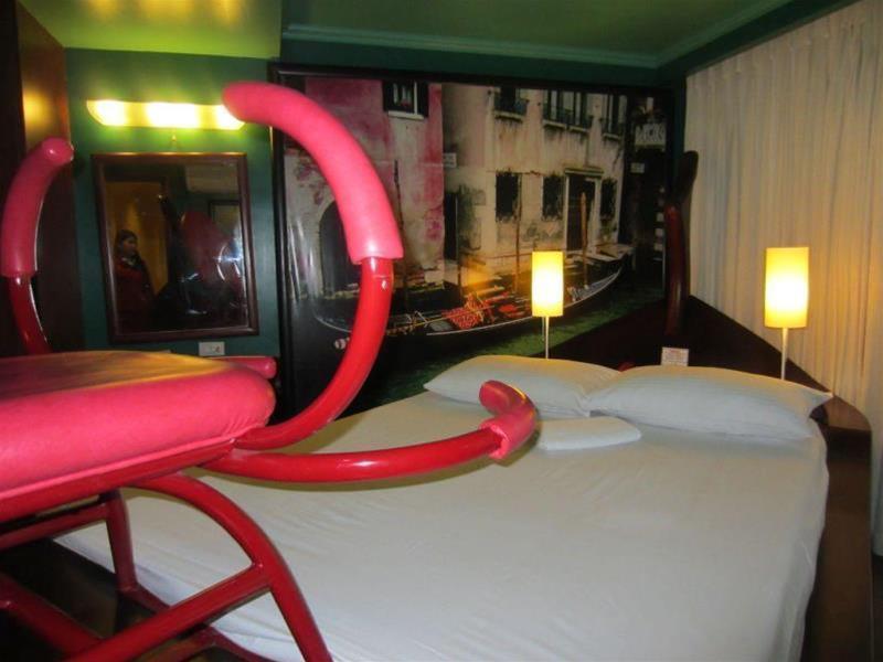 Royal Bellagio Hotel Makati City Екстериор снимка