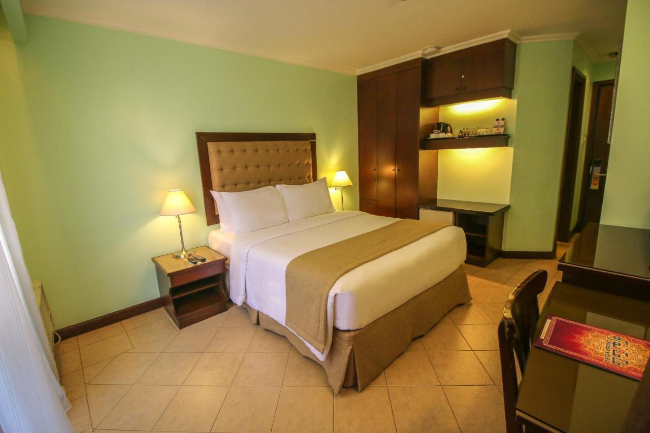 Royal Bellagio Hotel Makati City Екстериор снимка
