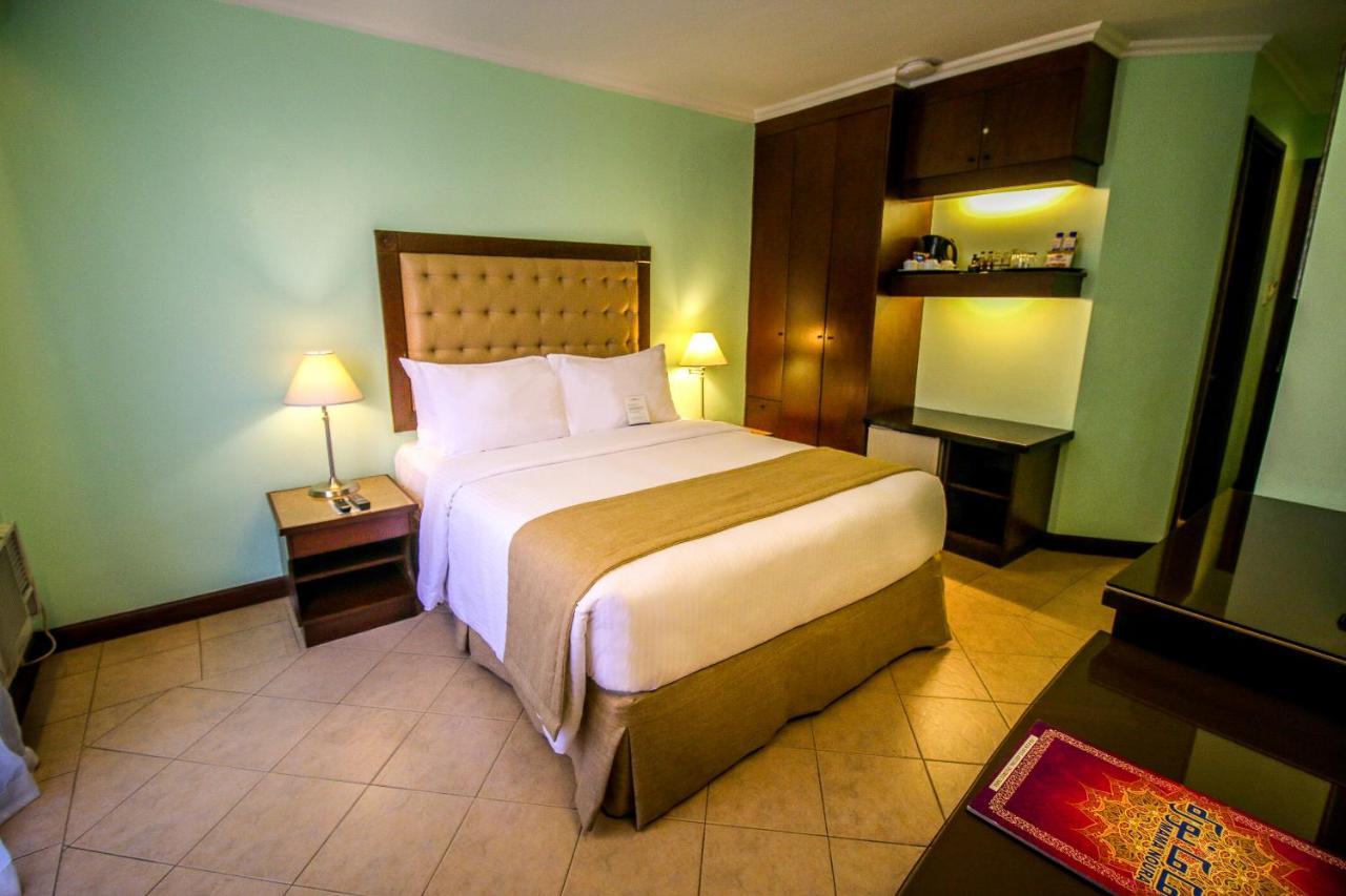 Royal Bellagio Hotel Makati City Екстериор снимка