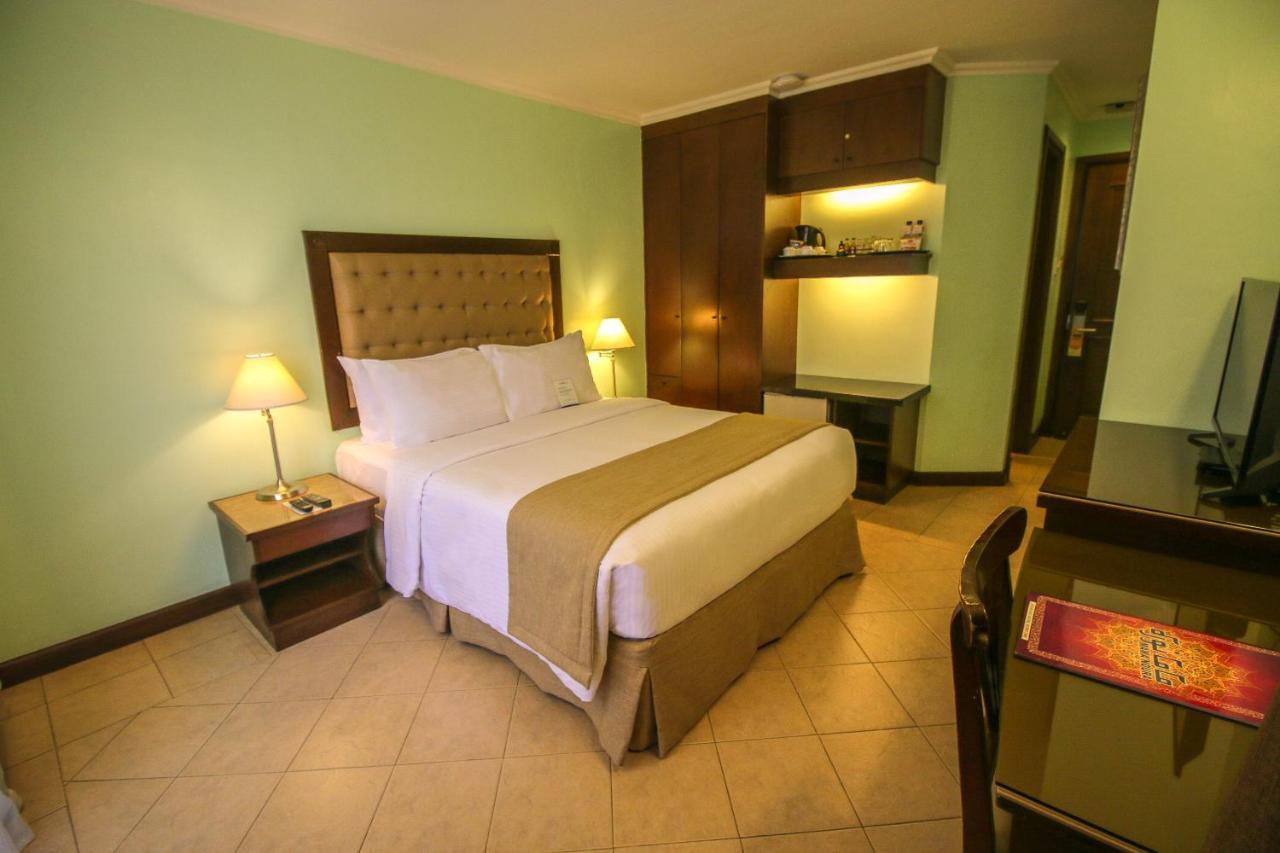 Royal Bellagio Hotel Makati City Екстериор снимка
