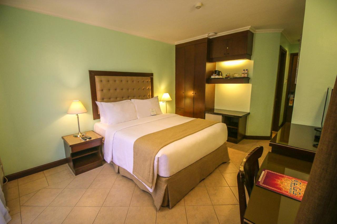 Royal Bellagio Hotel Makati City Екстериор снимка