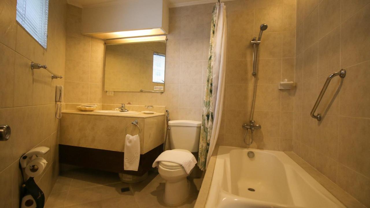Royal Bellagio Hotel Makati City Екстериор снимка